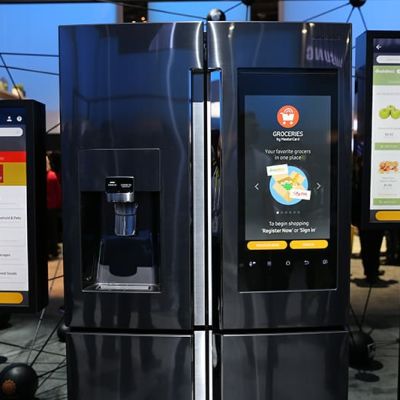 family-hub-fridge-ces-2016 (Demo)